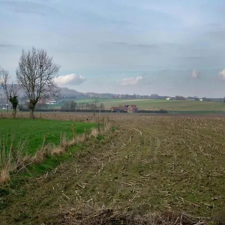 Cozy For 4 Guests بيت للعطل