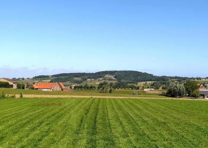 Cozy For 4 Guests Holiday home Le Bizet